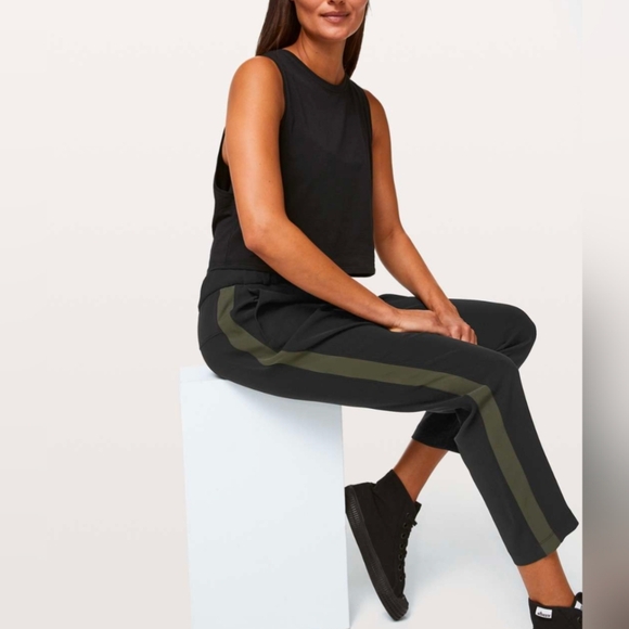 Lululemon On The Fly Pant Woven *Track Stripe Black / Dark Olive | 14 - Picture 1 of 12
